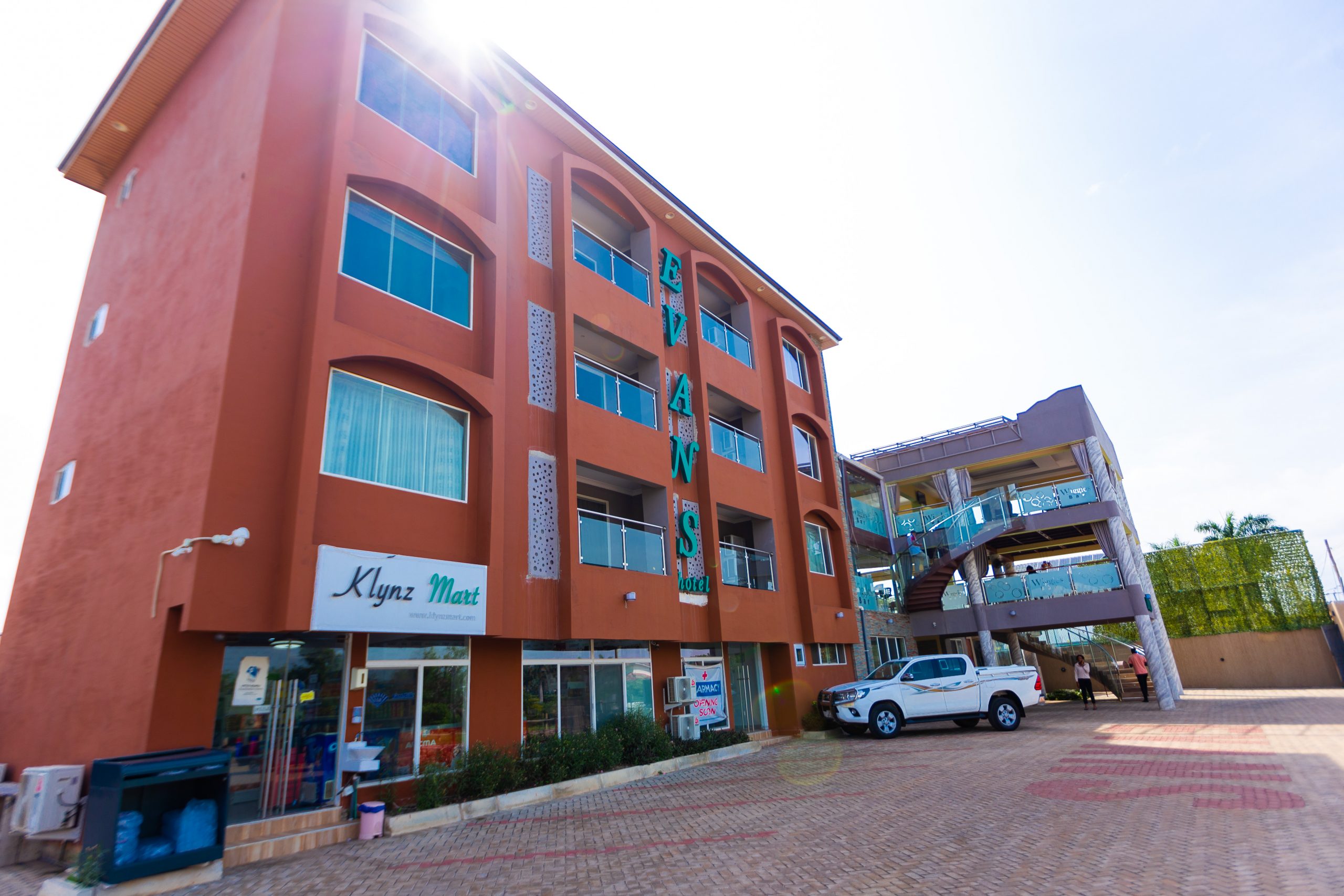 Evans Hotel